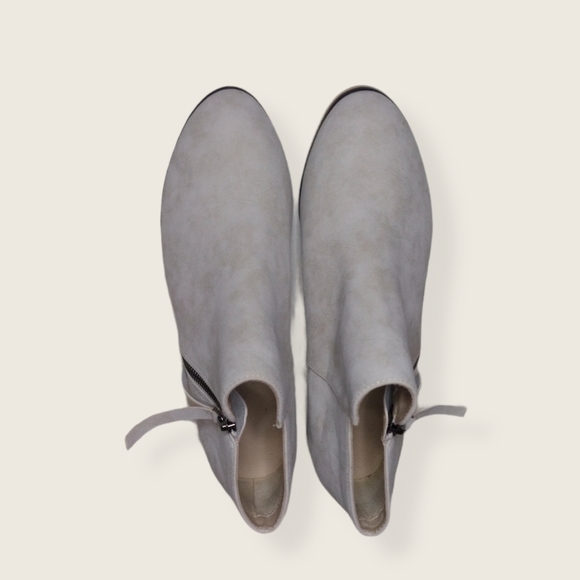 Boots - Picture 3 of 4